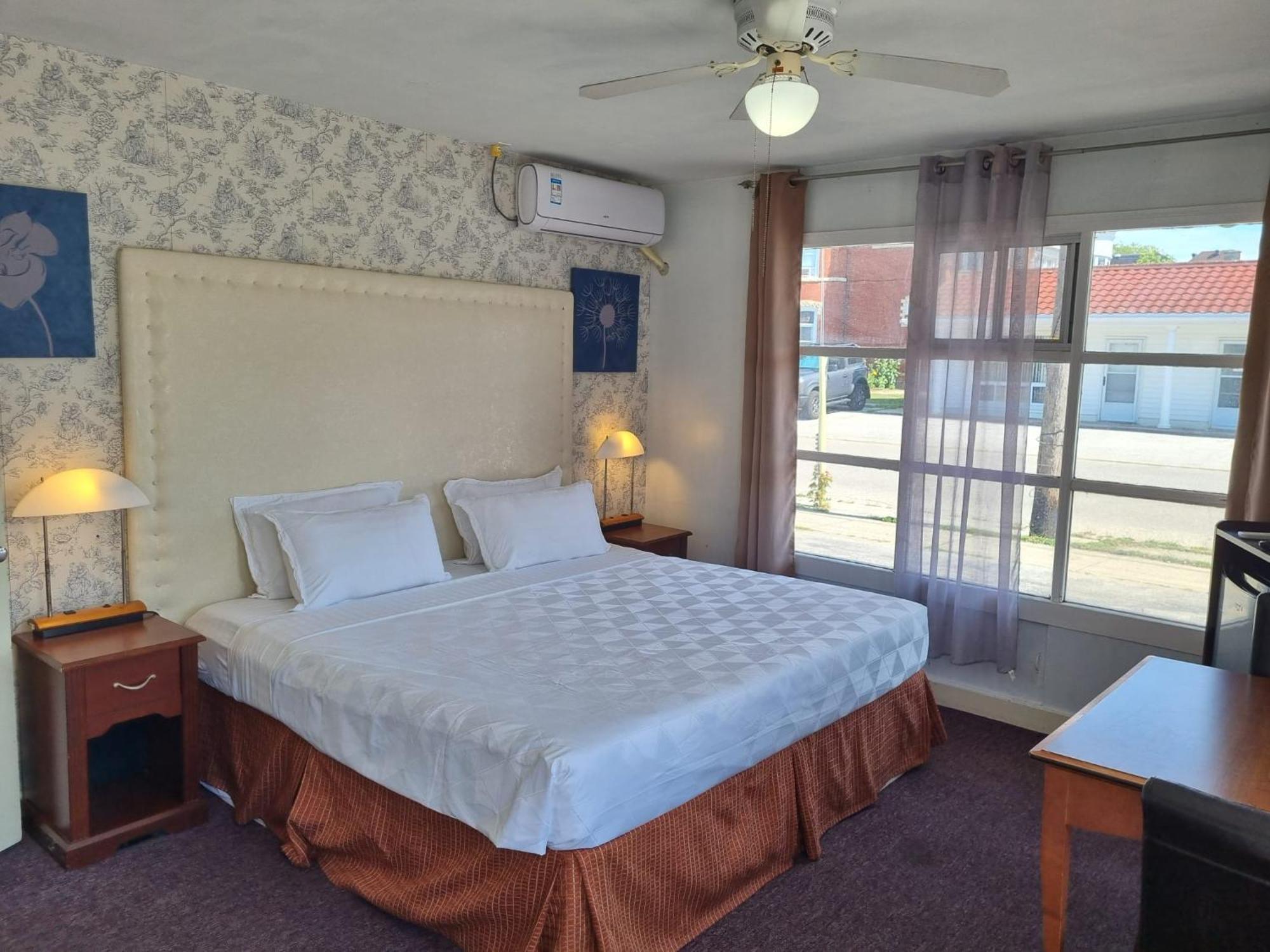 Manor Motel