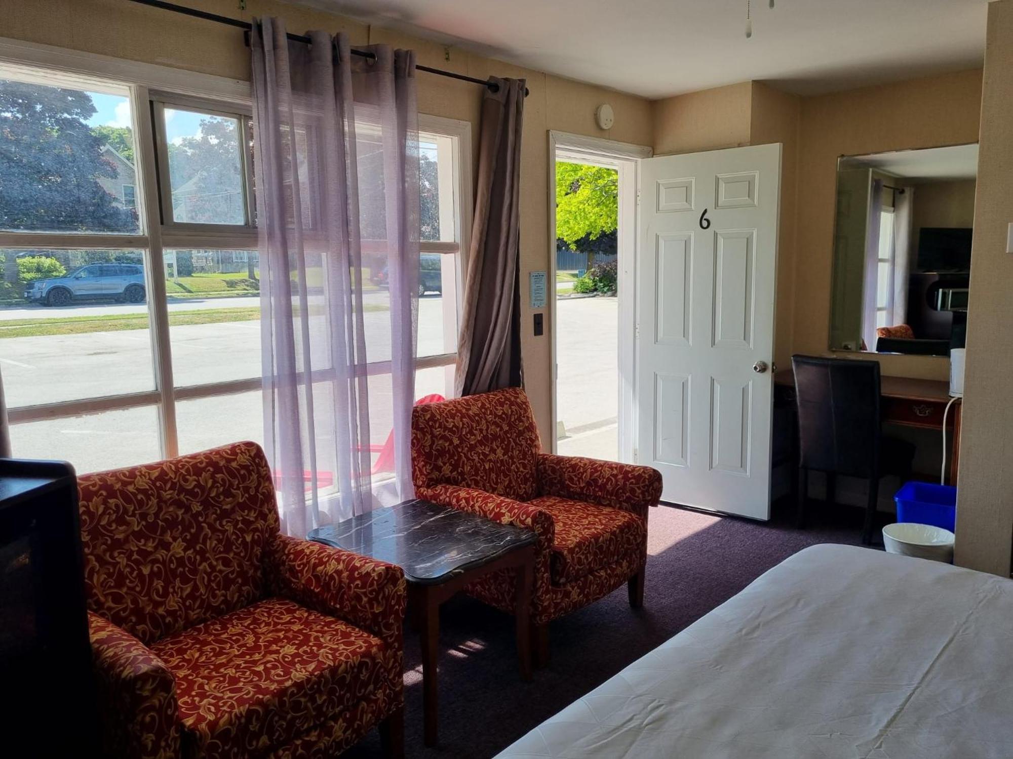 Manor Motel *